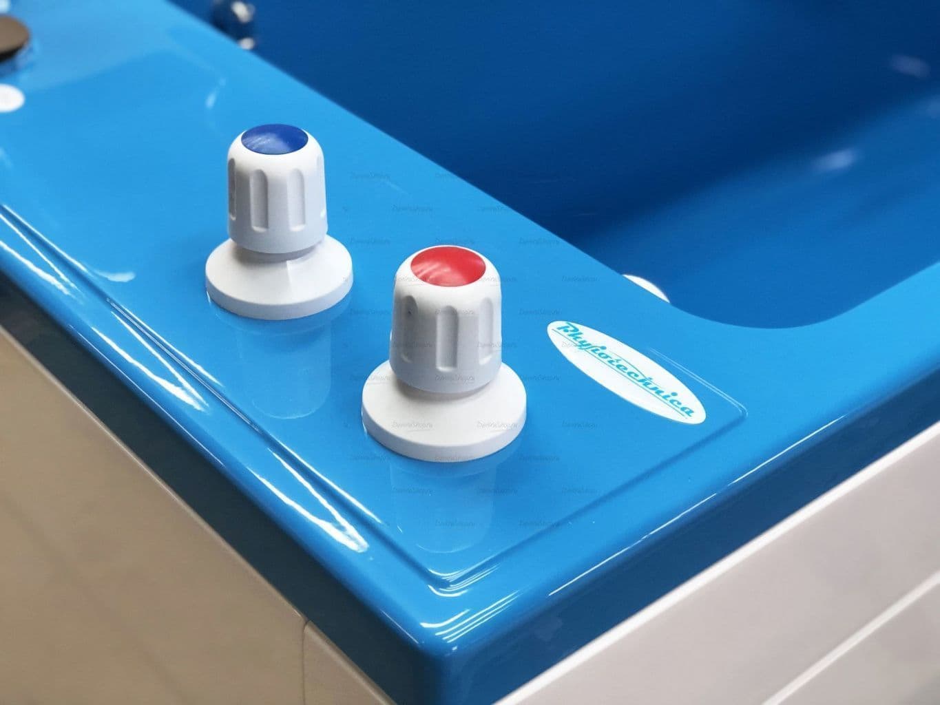 Ванна водолечебная «Оккервиль» анатомической формы бальнеологическая  Physiotechnica 